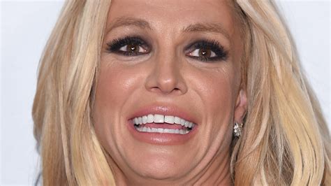 Britney Spears is back with another totally naked photo